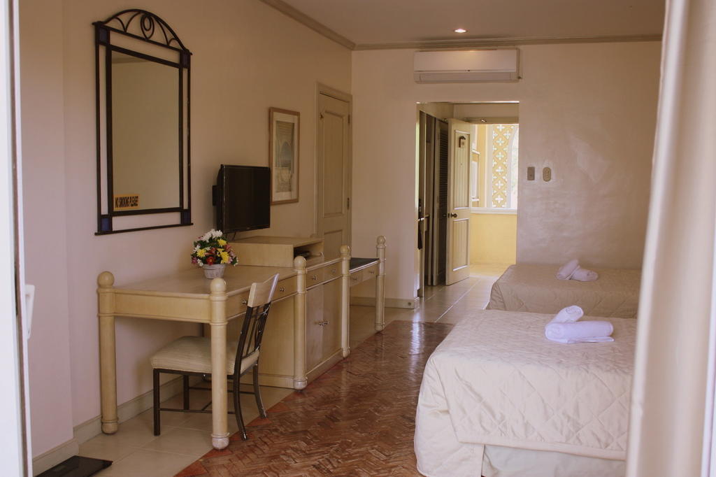 Club Morocco Resort And Country Club Subic Habitación foto