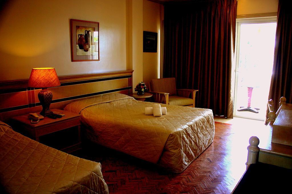Club Morocco Resort And Country Club Subic Habitación foto