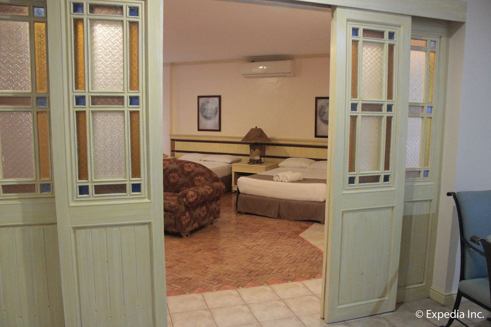 Club Morocco Resort And Country Club Subic Exterior foto
