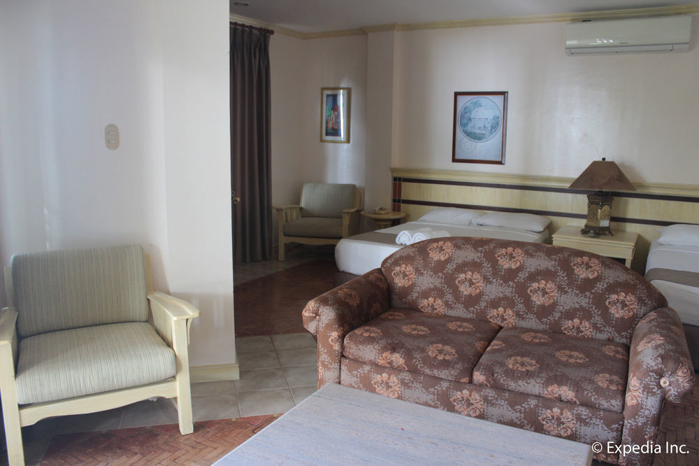 Club Morocco Resort And Country Club Subic Exterior foto